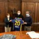 Hellas Verona dona gadget e vestiario ai ragazzi in situazione di temporanea difficoltà.