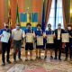 Giovani campioni di canoa, rafting e biliardo premiati in municipio dal sindaco.