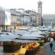 I banchi del mercato di piazza Erbe possono rimanere aperti fino a fine agosto.